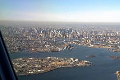 New York City Landing At LaGuardia 06 East River, Manhattan Island, Central Park, And Hudson River From Northeast Just Before Landing